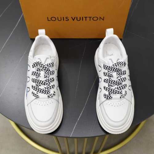 出厂价： 品牌：Lv 标准码：男码38 44 45可以定做 等级：官网同款 高品质男鞋 材料：原版皮料材质 搭配舒适透气内里 原版防滑耐磨橡胶轻便大底 款式类别