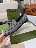 冲量价: 男+30，真皮底+50 GUCCI最新款面料、双G面，、电绣大双G，追逐流行、搭配特别、值得拥有、上脚超舒服、大方得体。跟高2Cm。多色任选：35-4