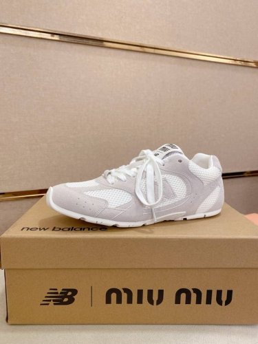 工厂P价 ！！缪缪Miumiu 2025Vs春夏新款休闲鞋系列 专柜主打最新款 休闲鞋硬货上新 代购级别！高级感十足！国内外博主刷爆的一款，复古又时髦 上脚美炸