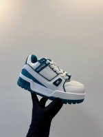 LV Trainer Maxi 小胖丁胖嘟嘟系列面包鞋 巴黎时尚走秀款，进口订制细柔小牛皮，结合粗犷厚实织物鞋带，缤纷原配扣件品牌经典元素，备受瞩目火热面包鞋再