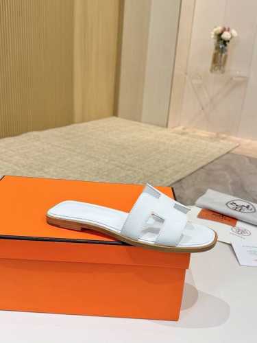 爱马仕Hermes，真皮大底 出厂价 顶级版本！原版开发 鞋面：牛皮 内里垫脚 羊皮 大底：意大利真皮大底 码数：34-43注 34 41 42 43 码定做