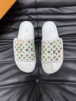 38-45 45定做 Louis V*高端精品 奢品拖鞋，1:1高端品质，休闲阳光宽松舒适型，最高版本高品质精品，经夏季必入哦！