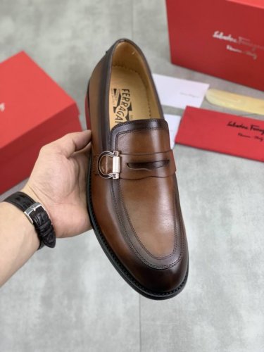 工厂p价p 实价 水染牛里 Salvatore Ferragamo 菲拉格慕 男士最新款休闲商务皮鞋 同步上市 面料采用专用进口原版荔枝纹小牛皮 内里采用进口水