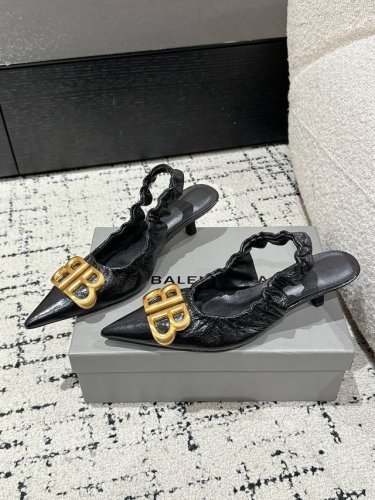 顶级版本 balenciaga 25S 巴黎世家 春夏新款 双B 扣尖头 凉鞋 单鞋 高跟鞋 巴黎世家出的高跟鞋都很会拿捏女人心 简直美呆了 上脚熠熠生辉 而且