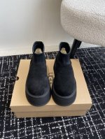 代购级 UGG.皮毛一体雪地靴 看多了经典款 需要一些点缀 今年特别爱毛线编织 成为寒冬流行穿搭的主流趋势 漫长的冬日还有什么比舒适度保暖更渴求呢 Size：#