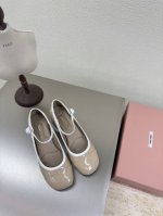miu'miu 中跟玛丽珍 小牛漆皮单鞋 小牛漆皮 跟镶嵌 五金Logo 对版 杏色 中跟设计 系列 Miu'miu 经典舒适 制作 原版一致 意大利真皮 大底