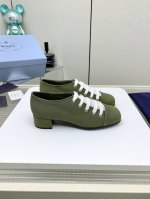 出厂 高版本 Prada普拉达 25 春夏 走秀 新款绑带镂空鞋带玛丽珍粗跟单鞋今年的绑带元素超级火真的好时髦颜值和舒适度这块都把我吃的死死的！可盐可甜的娃娃头