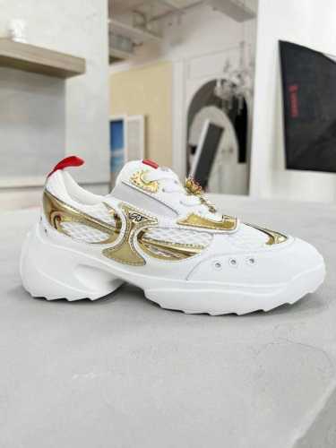 225专柜Rv新款Viv Skate系列钻方钻扣小白鞋顶级上新 ★★★★★ 认准代购级别顶货！台资工厂p出品！侧方扣装饰精致时髦，百搭单品 鞋面：定制进口全粒面