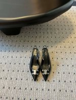 celin* 25 凯旋门凯旋门凉鞋 自留款 现货首发 新款银色尖头高跟鞋 矮跟凯旋门鞋稀有的银色系列 好精致呀银色的凯旋门很低调黑色绝了 搭配小裙子牛仔裤都很