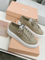 miumiu25年新款 厚底饼干鞋 最新走秀款，经典升级 舒适度与时髦度并存 每个颜色搭配都好看，设计搭配不同风格需求 鞋面：原版定制布 内里: 原版定制羊皮内