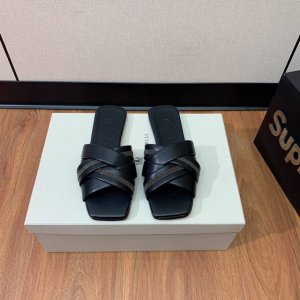 brunell* Cucinell* 平底拖鞋。羊皮 纯手工串联珠链配饰。真皮大底。 码数：35-42 35、41、42定制不退换