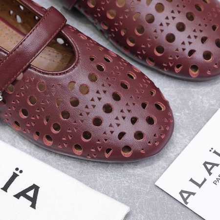 alaia 阿莱亚25Ss 走秀款平底网面鞋芭蕾舞鞋 风靡全球超火的平底鞋 皮面冲孔款 章小蕙同款 甜酷芭蕾风 人气超高的一款芭蕾舞鞋 浪漫又迷人 舒适百搭配上 - 点击图像关闭