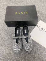 Alaia 走秀款平底芭蕾舞平底单鞋！甜酷芭蕾风，人气超高的一款芭蕾舞鞋，浪漫又迷人舒适百搭。原版订制羊京皮施华钻 面料，羊皮内里，私模橡胶防滑大底，码数：35