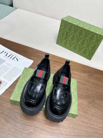 2024最新版古琦GUCCI百搭绑带马丁靴，方便穿脱‘品牌织带拼色搭配 跟高：5cm 面料：牛皮 开边珠 内里 垫脚：羊皮里。 大底是发泡大底材质 颜色：黑色 - 点击图像关闭