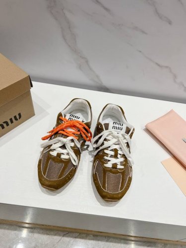 女码 男码 。Miumiu x New Balance 联名款NB运动鞋 Miu Miu 缪缪大秀上爆出的这双与New Balance 新百伦联名款运动 球鞋