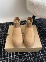 代购级 UGG.皮毛一体雪地靴 看多了经典款 需要一些点缀 今年特别爱毛线编织 成为寒冬流行穿搭的主流趋势 漫长的冬日还有什么比舒适度保暖更渴求呢 Size：#