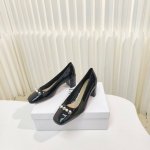 出厂价Pp Dior Paris糖果色珍珠高跟芭蕾鞋 把少女心穿成高定艺术品 Cd珍珠扣+糖果漆皮 仙品三连暴击 进口牛漆皮泛着糖霜光泽 全粒面小牛皮揉碎春日温