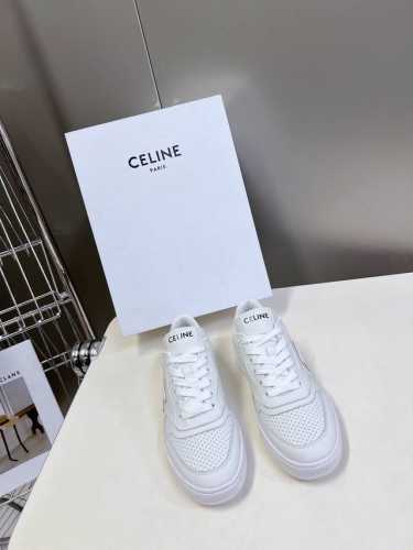 Celine思琳秋冬最新走秀休闲鞋Ct-04 Trainer系列运动鞋 Lisa 超多明星上脚、这一季运动小白鞋无论从楦型的轮廓隔板的拼接都让人耳目一新、前后品