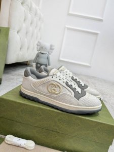 35 40 38 44Gucci 休闲鞋 早春爆款推荐，原版鞋底、原版面料、原版套楦工艺一比一折骨复刻！重工刺绣追求极致！ 面料：意大利进口头层牛皮 内里：原版