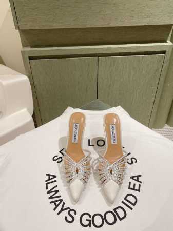 Aquazzur* 菠萝早春专柜新品仙女时装鞋系列，大量上新同步官网全系列均可定制龙年主打一个火爆，全网各大网红纷纷开秀，绝美的穿搭系列！ ★★★★★ 鞋面 金 - 点击图像关闭