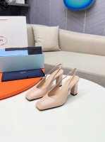 PRADA 普拉达 2025早春新款粗跟方头凉鞋单鞋简单的设计大概就是它最让人喜欢亮点，不是烂大街的那种 很有自己的品牌个性 单鞋出厂价 凉鞋250 _____