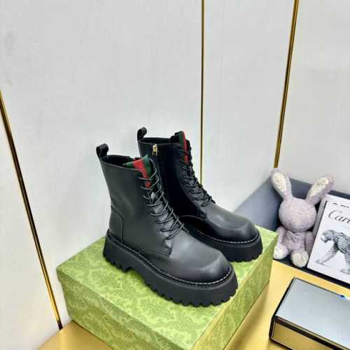 出厂价 2024最新版古琦GUCCI百搭绑带马丁靴，方便穿脱‘品牌织带拼色搭配 跟高：5cm 面料：牛皮 开边珠 内里 垫脚：羊皮里。 大底是发泡大底材质 颜色