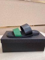 工厂p价 prada 拖鞋 顶级代购 男士春夏拖鞋专柜同步 鞋面意大利进口牛皮搭 标志图形高品质工艺 鞋底 原厂特供原版底 独家活动成型底超级舒适 原厂跟单货
