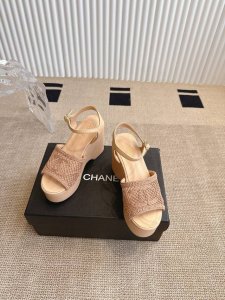 Chanel 小奈儿网纱水钻厚凉鞋 小香 25A春夏品质 每年必入的经典款之一！最新设计 更加彰显和品味～所有材质都根据原版定制！购入开发。万能百搭神器，夏日沙