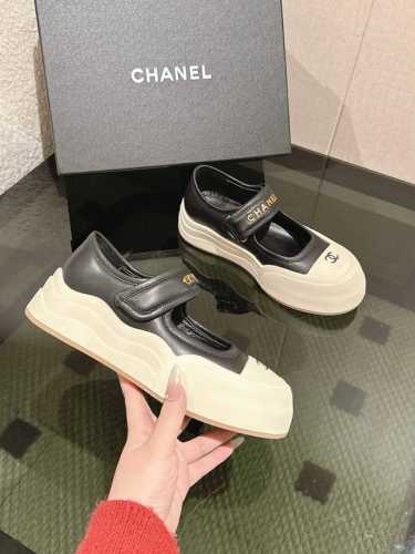 Chanel 25C 春夏玛丽珍新款休闲运动鞋 天花板顶级品质这款靴子真的是小个子福星，厚底5cma 更精致一点，显腿瘦，关键是上脚很舒服鞋面：进口牛皮 内里：