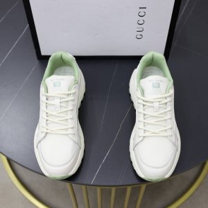 出厂价 品牌：古奇gucci 标准码：男码38 44 等级：官网同款 高品质男鞋 材料：原版网面材质 搭配舒适透气内里 原版防滑耐磨橡胶轻便大底 款式类别：男士