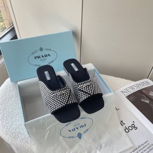 出厂 Prada 普拉达 2025顶级专柜 新款限定 官网上新 独家首发 普拉达 Prada 25S早春乱 宽嘴平底拖 Prada拖鞋 Prada 潮鞋 Pra