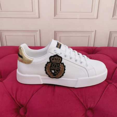 女款380 男款400 高质量 品牌大底Dolce & Gabbana 新款 顶级版本 高端质量 独家精工定制上市 品牌字母工艺点缀绝美奢华闪耀 精湛的做工 众 - 点击图像关闭