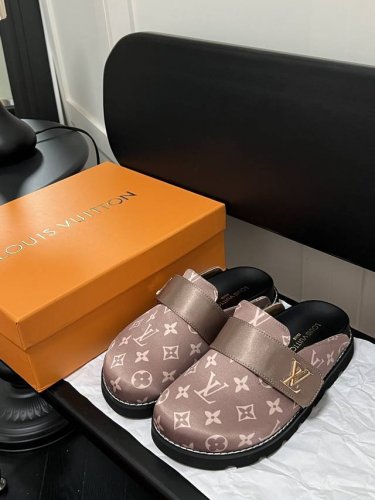 橙子出厂价 Louis Vuitton 路易威登 Lv春夏新款 仿真丝老花凉拖鞋 包头半拖 高级慵懒风 百看不厌款 时尚度拉满 细节用心感受 码数：35-40