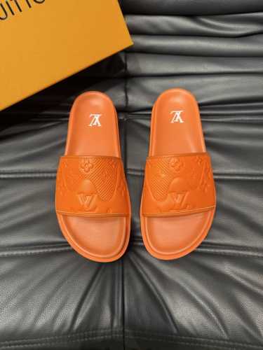38-45 Louis V*高端精品 奢品拖鞋，1:1高端品质，休闲阳光宽松舒适型，最高版本高品质精品，经夏季必入哦！