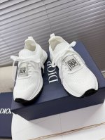dior Chrono 最新情侣款飞织运动鞋 休闲简约超级百搭. 鞋面搭配 Logo布标.上脚完美奢华可任意搭配春夏秋冬服饰. 上脚更是舒适 飞织鞋面透气舒适.