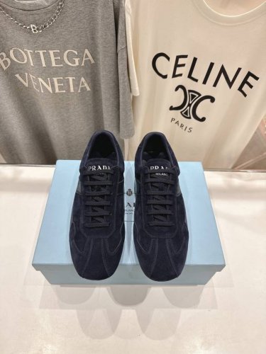 高版本出厂 情侣款 Prada*普拉达P家25Ssfw～New新款绑带情侣款休闲鞋，低调奢华懒人鞋，富人的不二选择！ 软胶底素有踩云感之称～舒适度百分百 细腻反