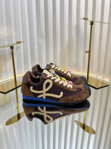 无扣 Loewe 罗意威情侣款 运动鞋 德训鞋 阿甘鞋 2025专柜走秀同步新配色德训鞋复古潮流 4色小扣饰点缀 休闲小白鞋 原版开发 做货 罗意威最新款 运动