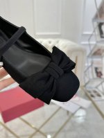 专柜最新春款、法式蝴蝶结粗跟玛丽珍单鞋、又一完美的设计。气质显瘦、任何场合都能轻松驾驭 上脚尽显优雅气质♀♀♀♀♀ 鞋面：特殊纯棉布 内里：羊皮 大底：意大利真