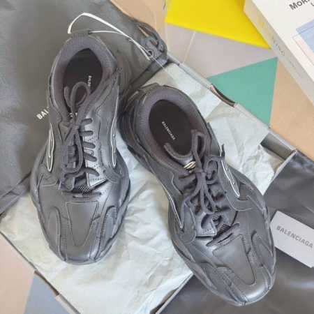 顶级版本：情侣款 Balenciaga巴黎世家Monday系列 情侣款 厚底 老爹鞋 休闲 运动鞋 原版购入开发 做货 鞋款设计灵感来源于经典运动鞋，在保留 巴 - 点击图像关闭