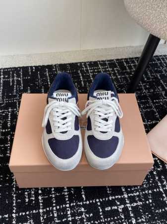 代购级 男款40 Miu Miu 25ss 春夏新款走秀MiuMiu 德训 休闲鞋 秀场工艺来自Miu Miu系列的细节特写 新季的潮流要素一 与此刻挚爱的概念 - 点击图像关闭