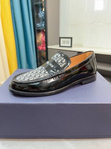 出厂价p 水染牛里 原单品质Dior .迪奥 原单代购、高端商务皮鞋、面料：采用意大利进口开边珠牛皮料水染牛里 牛皮里特供原版大底、做工精细、实物_拍摄Size