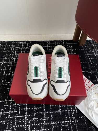 代购级 Valentino华伦天奴V家 25Ss 新款休闲 厚底老爹鞋 情侣运动鞋 原版购入开发 做货 各种色彩搭配吸睛十足，激活魅力无限的阳光少年 鞋子设计将