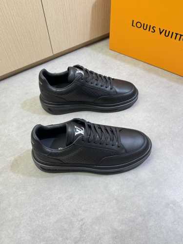 vuitton 路易威登 -高端品质 原单休闲运动鞋 -鞋面：纳帕小牛皮、鞋身热转印品牌图腾工艺、鞋舌.后跟；丝印高周波品牌Logo -内里：水染牛皮 -大底：