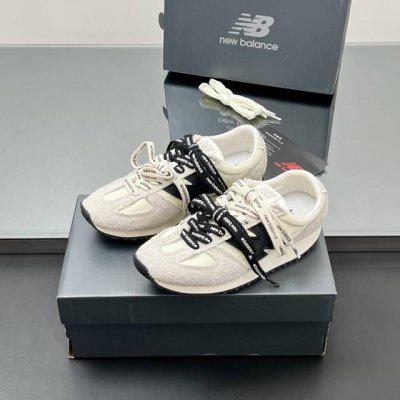 高版本配飞机盒 Nb471休闲运动鞋 正确高版本！灵感源自70年代的经典跑鞋，超绝设计 双色鞋带吸睛指数爆表，轻薄Eva中底 透气又贴合脚型，不仅减轻了鞋子的重