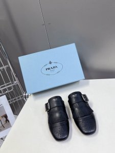 半拖 单鞋 男装10 Prada普拉达春夏走秀款复古流苏情侣款半拖单鞋 走秀款 复古感时髦满满 随意百搭 时尚休闲 独到味道 人人都爱也轻松驾驭 每年都会爆.足