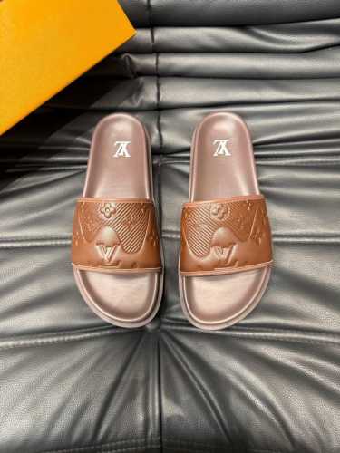 38-45 Louis V*高端精品 奢品拖鞋，1:1高端品质，休闲阳光宽松舒适型，最高版本高品质精品，经夏季必入哦！