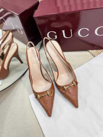 Gucci 24ss春夏新款 G家尖头马衔扣V型系列，经典再现，简约设计高雅品质，鞋面以压花羊皮双G皮材料匠心打造，鞋面缀饰亮眼的经典马衔扣，后带着釆用松紧带设 - 点击图像关闭