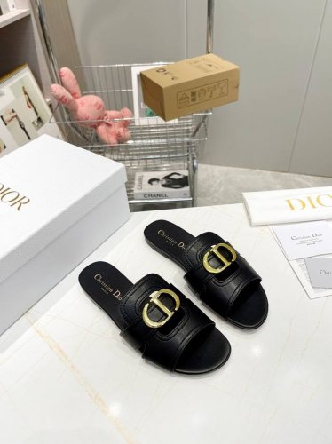 工厂p价 女装女鞋 运动原单 Dior迪奥 最新款上线 鞋面饰金属 Cd 标志突显版型 经典优雅的设计可与各式造型 非常极致完美的搭配 这个夏天不容错过的百搭单