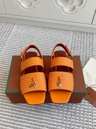 代购级 Loro Piana Lp Sprightly Charms系列凉拖鞋 罗马凉鞋 Sprightly Charms 凉鞋 以方形鞋头和鞋跟展现全新创意， - 点击图像关闭