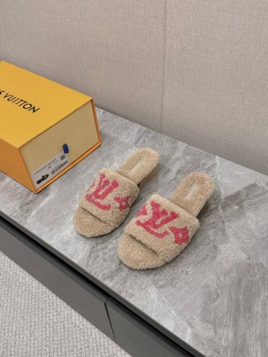 Louis Vuitton 路易威登女士懒人厚底毛拖舒适和百搭性霸屏时尚圈！网红必备款！各路明星博主争先入坑！秀恩爱首选！原版1:1套楦复刻！细节调整完美主义！